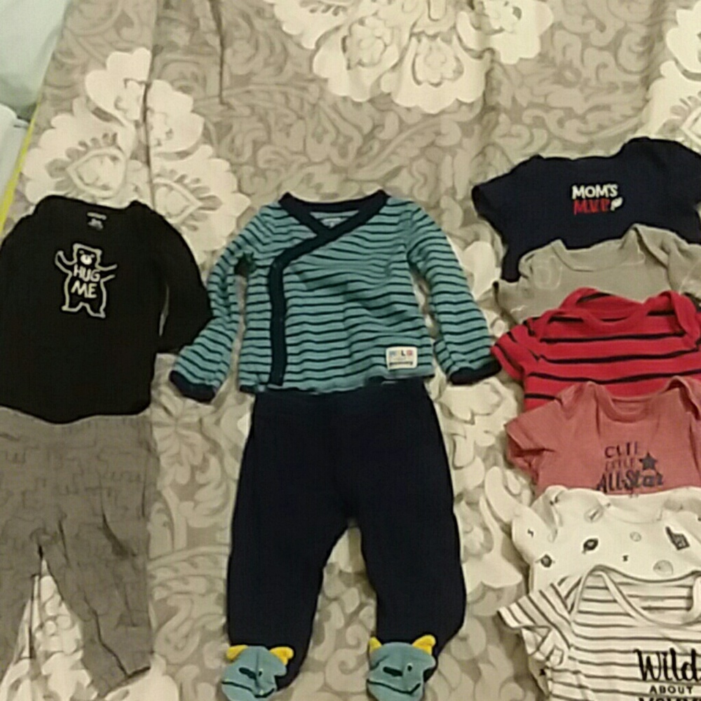 2 Carter's outfits and 6 Carter's onesies size 3m